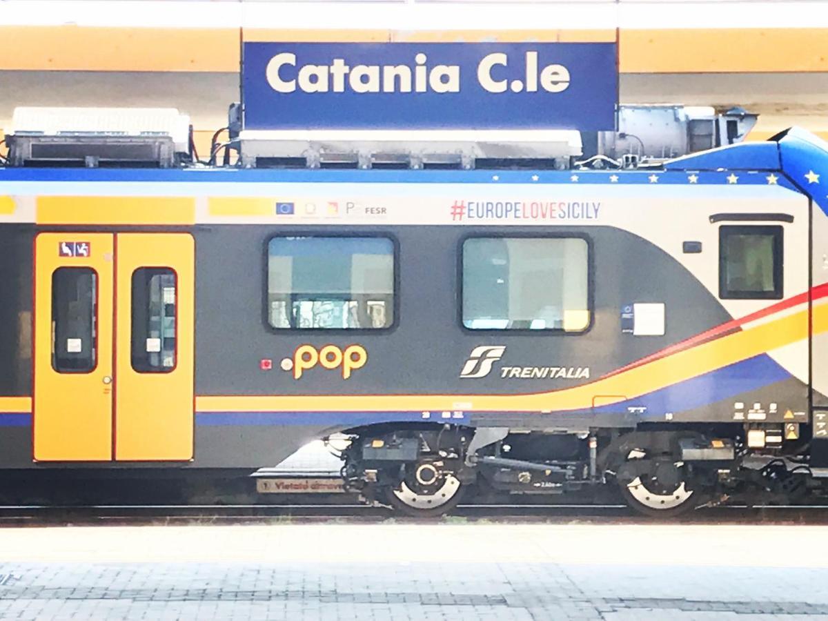 Binario 8 Catania Stazione Centrale Ngoại thất bức ảnh