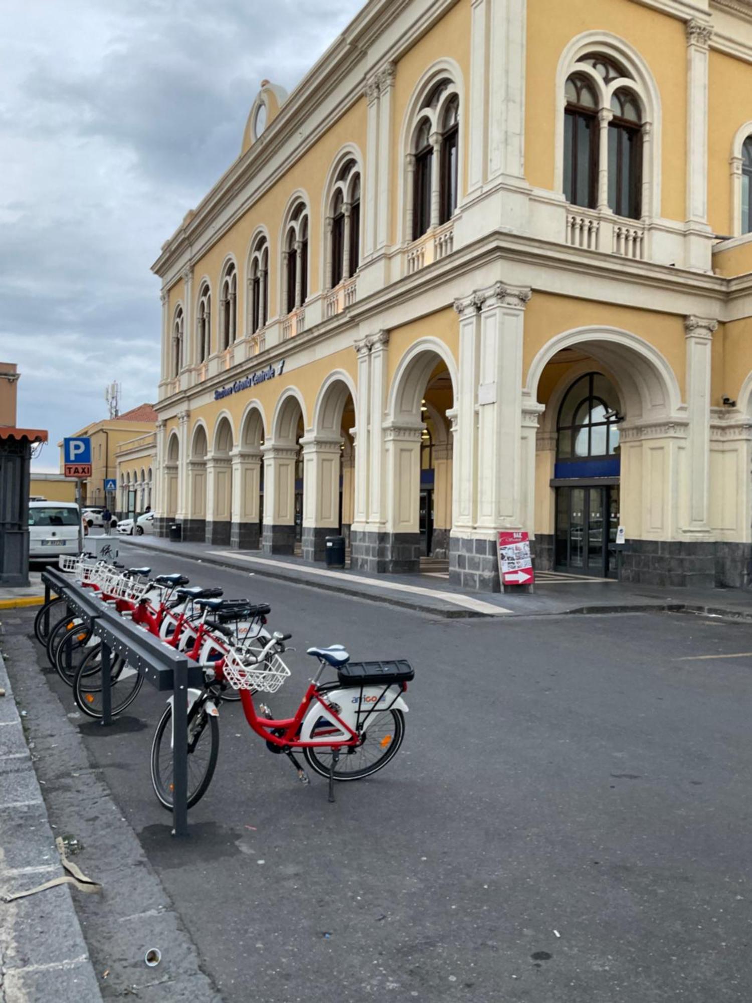 Binario 8 Catania Stazione Centrale Ngoại thất bức ảnh